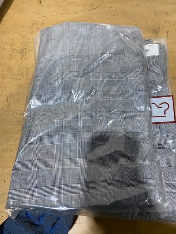 NEW! Chefwear XL Plaid 4 Pocket Zippered Chef Pants! 10X Your Bid!  - Image 3 of 4