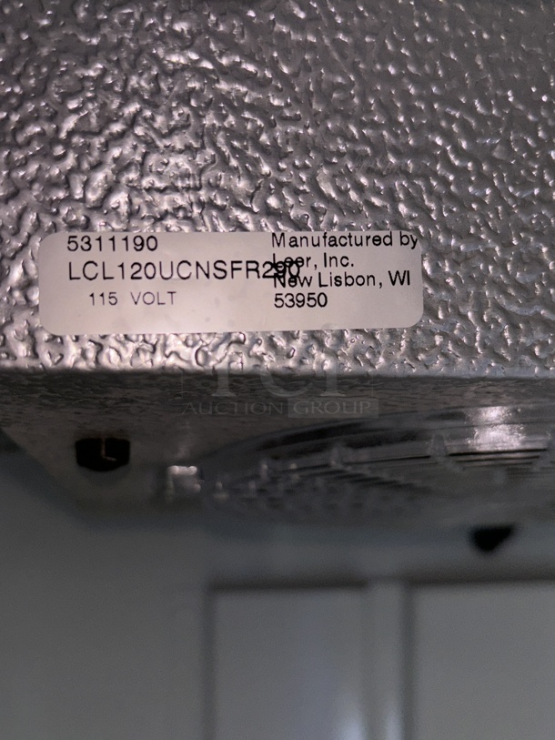 BRAND NEW SCRATCH & DENT! Leer 30AG-R290 36" Indoor Auto Defrost Ice Merchandiser with Straight Front and Glass Door. TESTED. IN PERFECT WORKING ORDER. 115v, 15Amps, 60Hz 36x30x76-1/2 - Image 6 of 8
