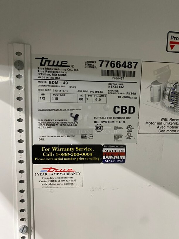 True 2 Door Glass Door Reach In Cooler Merchandiser! Model GDM-49 Serial 7766487! 115V 1 Phase! - Image 6 of 8