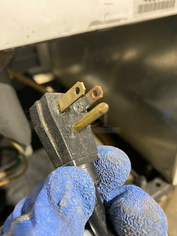 True Commercial 2 Door Reach in Cooler Merchandiser! MODEL: GDM-49 Serial 14681491!
115V 1 Phase 60HZ! On Casters! - Image 8 of 9