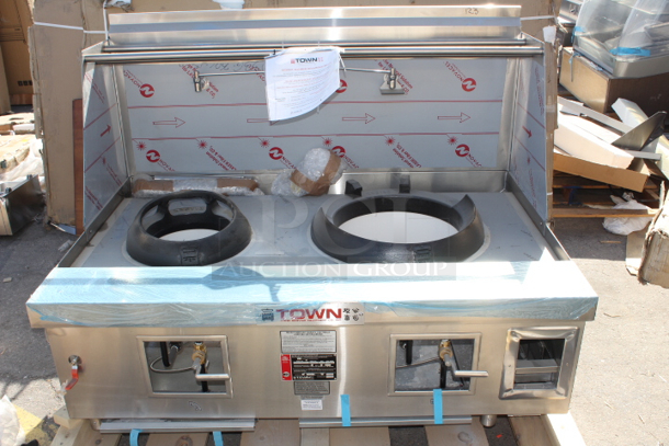 BRAND NEW scratch and dent! NO OBSERVABLE DAMAGE!! Town Y-2-SS-N York™ Two Chamber Natural Gas Wok Range with 13" Mandarin and 20" Cantonese Chamber - 191,000 BTU S/N: 250340. Chip in the metal.   - Image 2 of 12