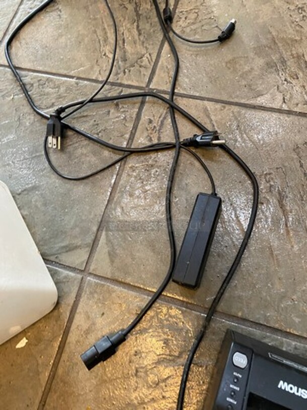 ALL ONE MONEY! Epson Countertop Thermal Receipt Printer! WORKING WHEN REMOVED! Model: POS80GXA SN: 2125490195 - Image 5 of 5