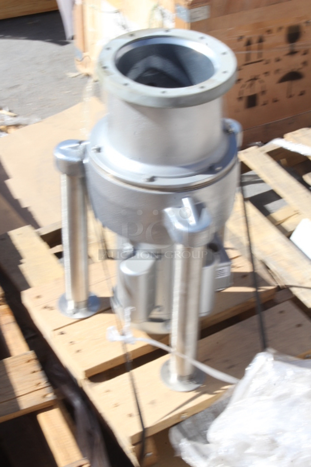 BRAND NEW SCRATCH & DENT! Hobart FD4/150-3 Commercial Garbage Disposer with Adjustable Flanged Feet - 1 1/2 hp, 110-120/220-240V.  - Image 4 of 4