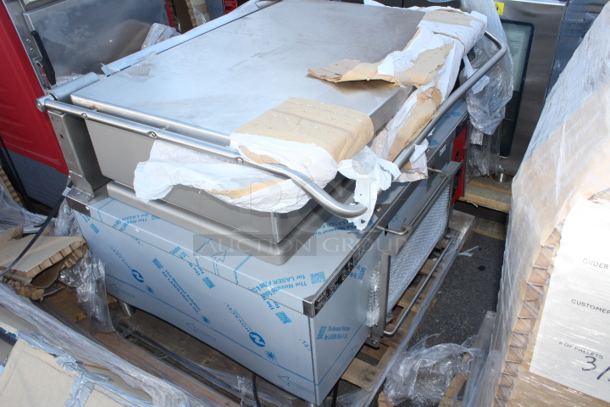 BRAND NEW SCRATCH & DENT!! Vulcan VG40-NAT Natural Gas 40 Gallon Manual Tilt Braising Pan / Tilt Skillet - 120,000 BTU. Factory Wrapping, Attachments in Pan, Dent at bottom front right leg, slight dent on side panel.  - Image 5 of 6