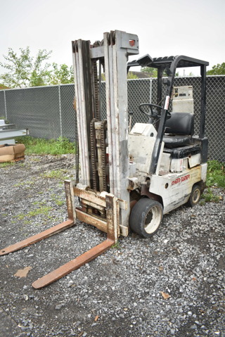 Datsun CFO1 Type G Metal Commercial 2,400 Pound Capacity Propane Gas Powered Fork Lift. Reads 2,300 Hours. Does Not Have Service Brakes. Runs and Drives!