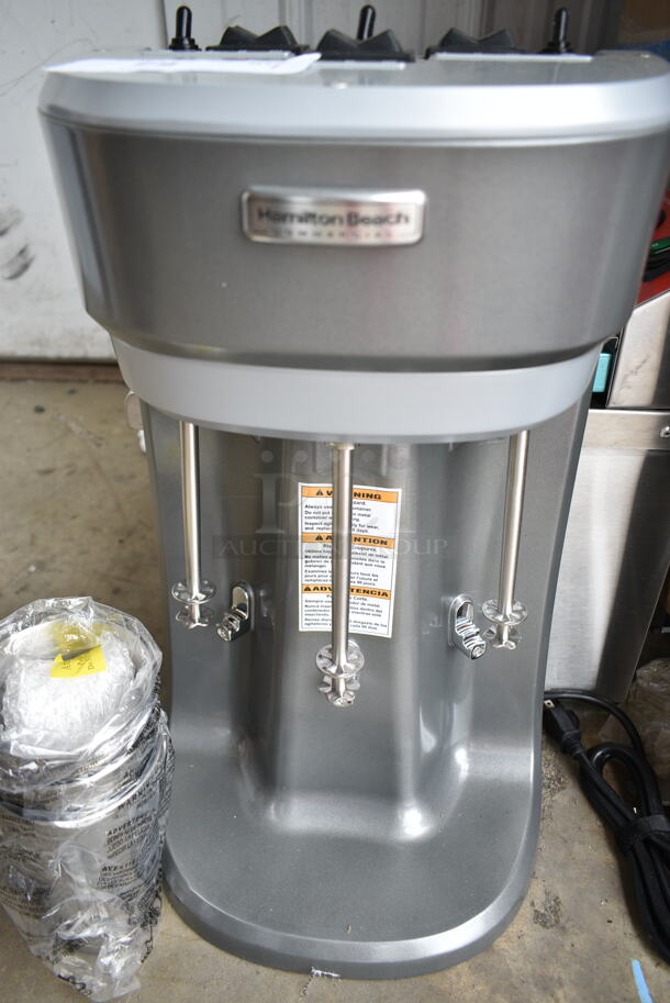 BRAND NEW SCRATCH AND DENT! Hamilton Beach HMD400R Metal Commercial Countertop 3 Head Drink Mixer w/ 3 Metal Mixing Cups. 120 Volts, 1 Phase. Tested and Working! - Image 4 of 6