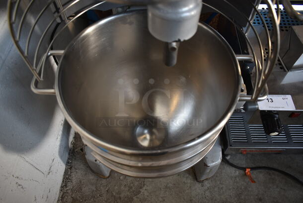 Hobart Legacy HL300 Metal Commercial Floor Style 30 Quart Planetary Dough Mixer w/ Stainless Steel Mixing Bowl and Bowl Guard. 100-120 Volts, 1 Phase. Tested and Working! - Image 4 of 9