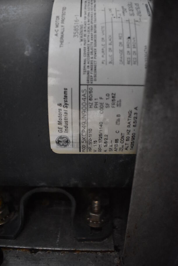 Vulcan Stainless Steel Commercial Natural Gas Powered Full Size Convection Oven w/ Solid Doors, Metal Oven Racks and Thermostatic Controls. - Image 5 of 6