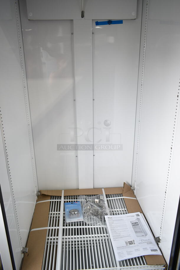 BRAND NEW SCRATCH AND DENT! 2024 True TSCI-600R-G-PH Metal Commercial Single Door Cooler Merchandiser w/ Poly Coated Racks. 115 Volts, 1 Phase. Tested and Working! - Image 3 of 7