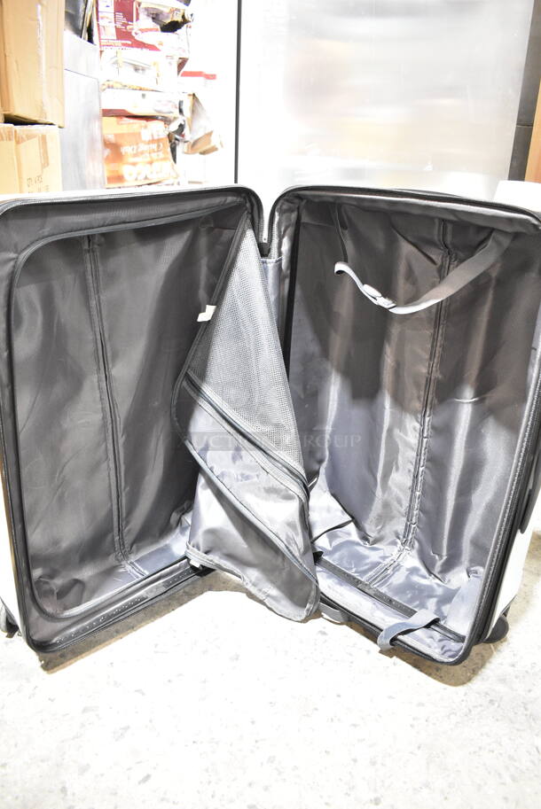 Rolling Luggage.  - Image 3 of 8