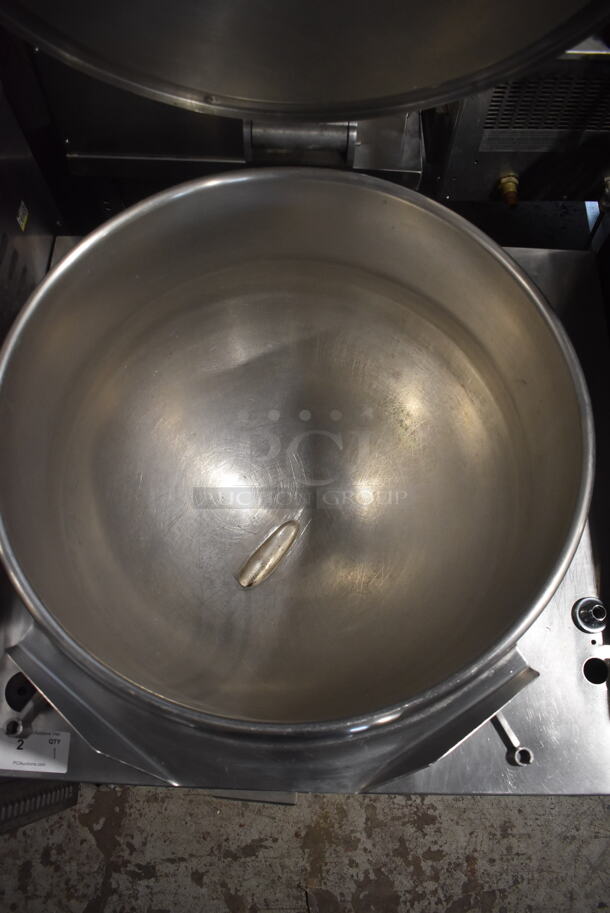 Vulcan-Hart DMT-40 Commerical Stainless Steel Floor Style 40 Gallon Direct Steam Powered Tilt Kettle. 120 V/Phase 1. - Image 4 of 7