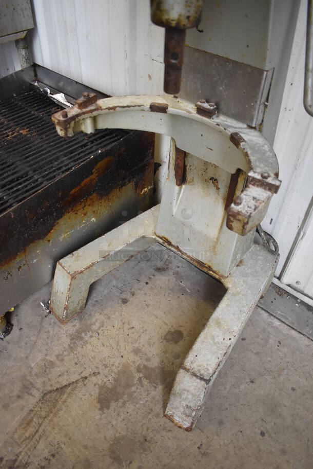 Hobart D300 Metal Commercial Floor Style 30 Quart Planetary Dough Mixer. 115 Volts, 1 Phase. 20x22x45. Tested and Working! - Image 7 of 7