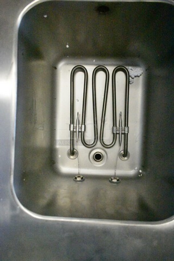 BRAND NEW SCRATCH AND DENT! Avantco 177PC201M Stainless Steel 2.1 Gallon / 8 Liter Electric Countertop Pasta Cooker / Rethermalizer. 208/240 Volts, 1 Phase.  - Image 7 of 10