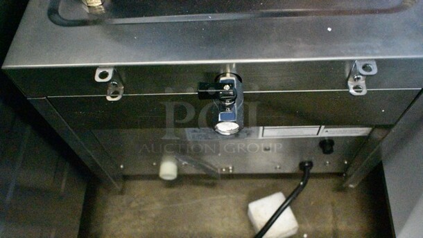 BRAND NEW SCRATCH AND DENT! Avantco 177PC201M Stainless Steel 2.1 Gallon / 8 Liter Electric Countertop Pasta Cooker / Rethermalizer. 208/240 Volts, 1 Phase.  - Image 9 of 10