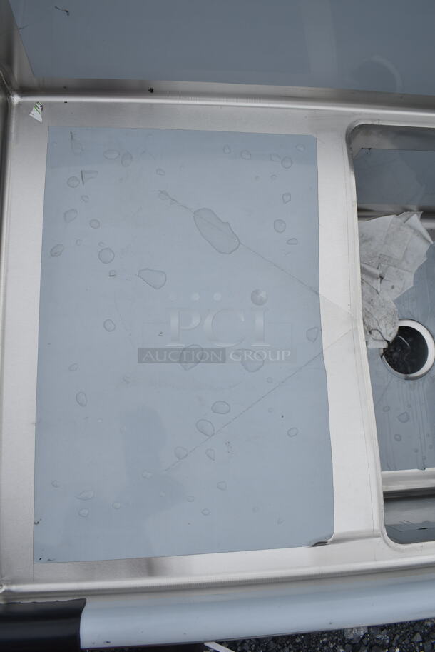 BRAND NEW SCRATCH AND DENT! Regency 600S31620218 88" 16 Gauge Stainless Steel Three Compartment Commercial Sink with Galvanized Steel Legs and 2 Drainboards - 16" x 20" x 12" Bowls - Image 8 of 9