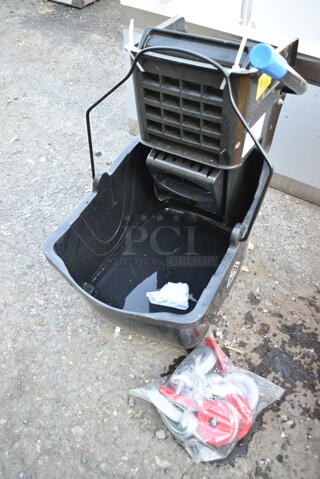 BRAND NEW SCRATCH AND DENT! Lavex Black Poly Mop Bucket w/ Wringing Attachment. 
