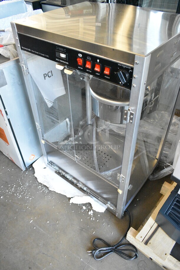BRAND NEW SCRATCH AND DENT! 2024 Benchmark USA 11147 Silver Screen 14 oz. Stainless Steel Popcorn Machine. 120 Volts, 1 Phase. Tested and Working! - Image 3 of 9