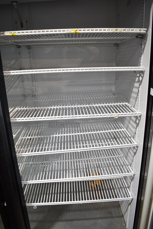 True GDM-49 ENERGY STAR Metal Commercial 2 Door Reach In Cooler Merchandiser w/ Poly Coated Racks. 115 Volts, 1 Phase. Tested and Working! - Image 3 of 5