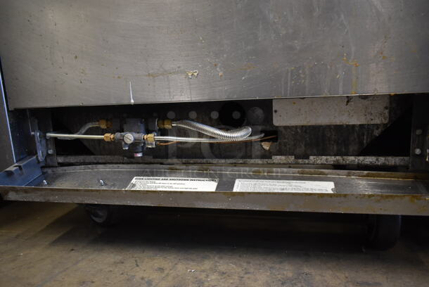 Vulcan Stainless Steel Commercial Natural Gas Powered 6 Burner Range w/ Oven and Back Splash.  - Image 5 of 6