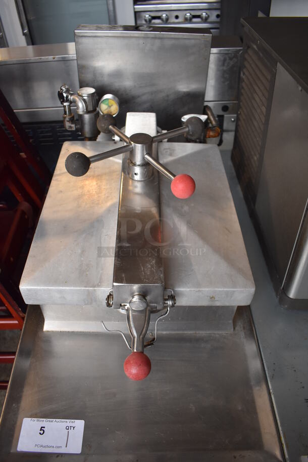 Henny Penny 500 Stainless Steel Commercial Electric Powered Floor Style Pressure Fryer on Commercial Casters. 208 Volts, 1 Phase. 18x38x46 - Image 4 of 11
