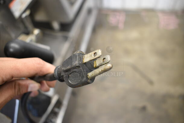 Globe 875LR Stainless Steel Commercial Countertop Automatic Meat Slicer w/ Blade Sharpener. 115 Volts, 1 Phase. Tested and Working! - Image 4 of 4