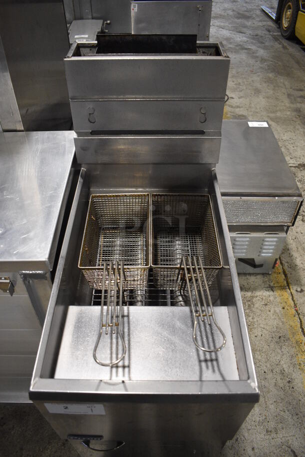 2016 Pitco Frialator Model 40C+ Stainless Steel Commercial Floor Style Natural Gas Powered Deep Fat Fryer w/ 2 Metal Fry Baskets. 105,000 BTU. 15.5x30x48 - Image 4 of 7