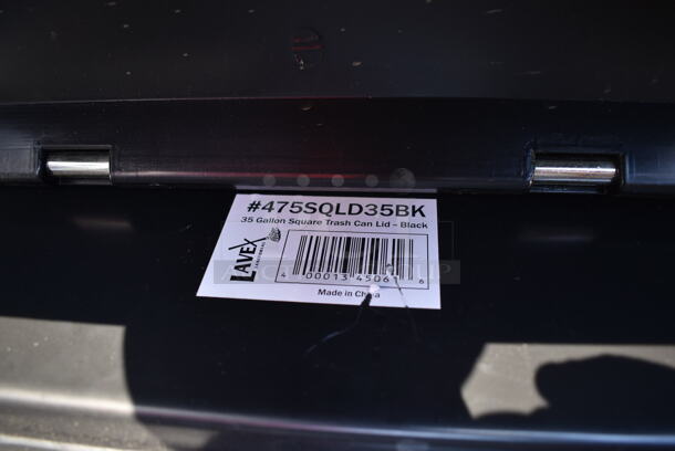 BRAND NEW SCRATCH AND DENT! Lavex 475SQLD35BK 35 / 50 Gallon Black Square Trash Can Swing Lid - Image 4 of 4
