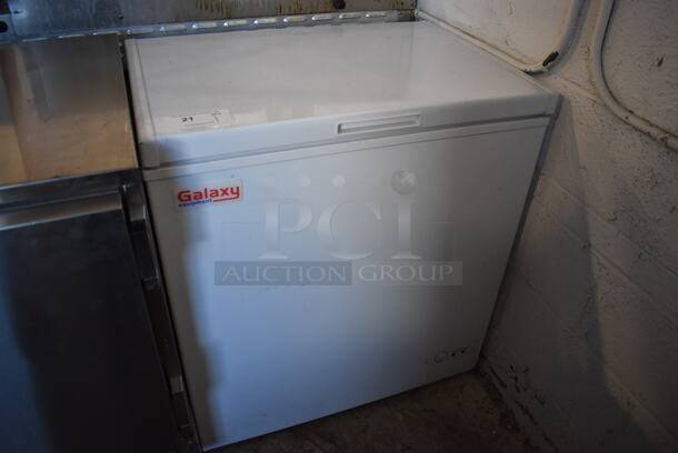 Galaxy 177CF5 Metal Chest Freezer on Casters. 115 Volts, 1 Phase. 30x22x33. Tested and Powers On But Does Not Get Cold - Image 2 of 5