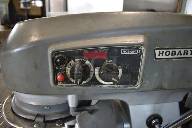 Hobart Legacy HL200 Metal Commercial Countertop 20 Quart Planetary Dough Mixer w/ Mixing Bowl, Bowl Guard, Paddle and Whisk Attachments. 200-240 Volts, 1 Phase. Tested and Working!  - Image 5 of 8