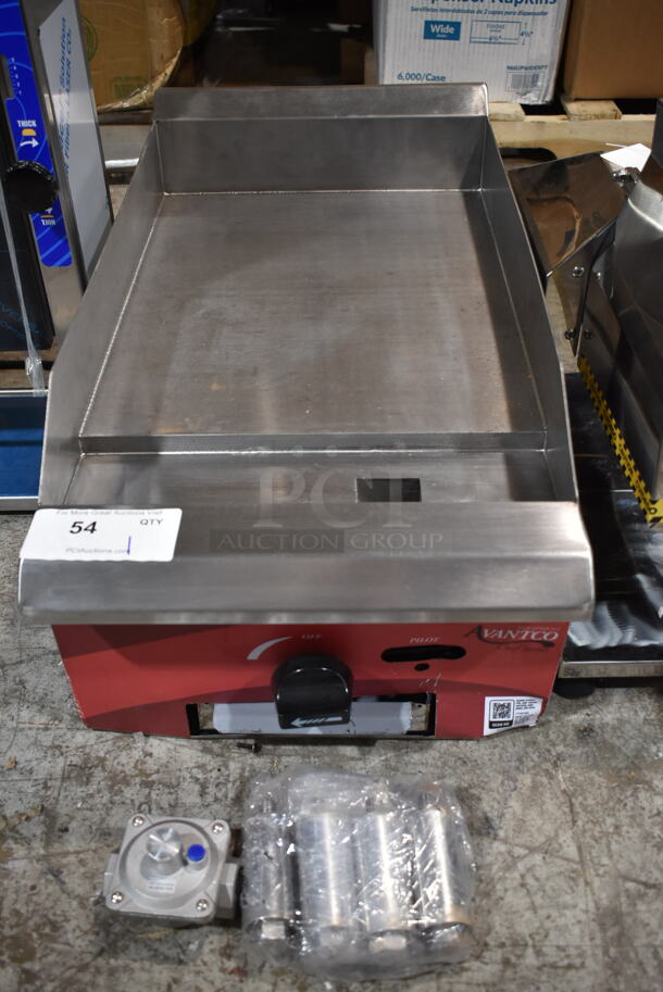 BRAND NEW SCRATCH AND DENT! Avantco 177CAG15MG Stainless Steel Commercial Countertop Natural Gas Powered Flat Top Griddle. 30,000 BTU.  - Image 2 of 8