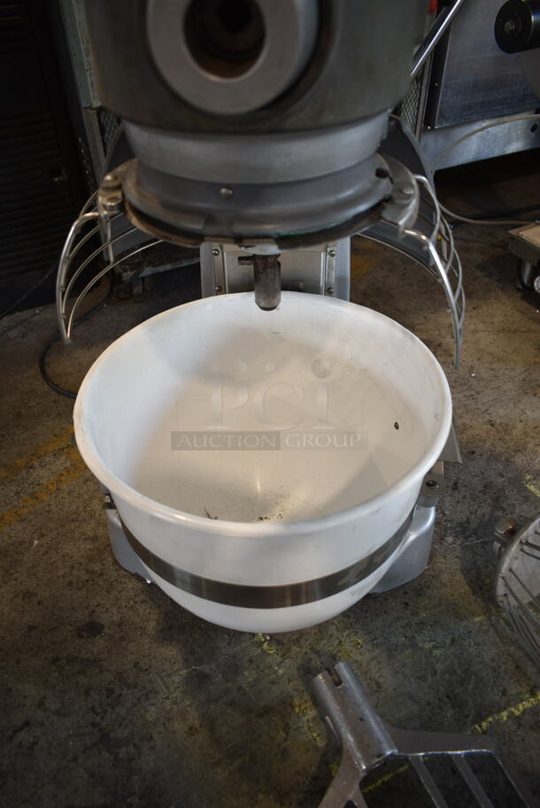 Hobart Legacy HL200 Metal Commercial Countertop 20 Quart Planetary Dough Mixer w/ Mixing Bowl, Bowl Guard, Paddle and Whisk Attachments. 200-240 Volts, 1 Phase. Tested and Working!  - Image 7 of 8