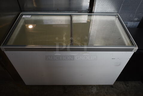 Vestfrost SCF1310 Metal Chest Freezer w/ Sliding Lids and 2 Baskets. 115 Volts, 1 Phase. Tested and Working!