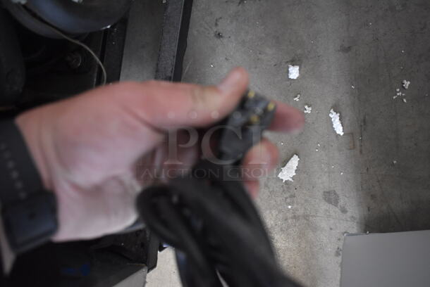 2013 True T-23F ENERGY STAR Stainless Steel Commercial Single Door Reach In Freezer w/ Poly Coated Racks on Commercial Casters. 115 Volts, 1 Phase. 27x30x83. Tested and Working! - Image 7 of 7