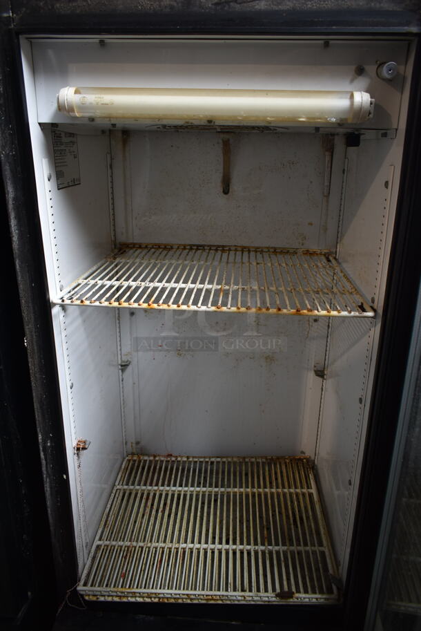 True GDM-10 PE57201 Metal Commercial Single Door Reach In Cooler Merchandiser w/ Poly Coated Racks. 115 Volts, 1 Phase. Tested and Working! - Image 4 of 5
