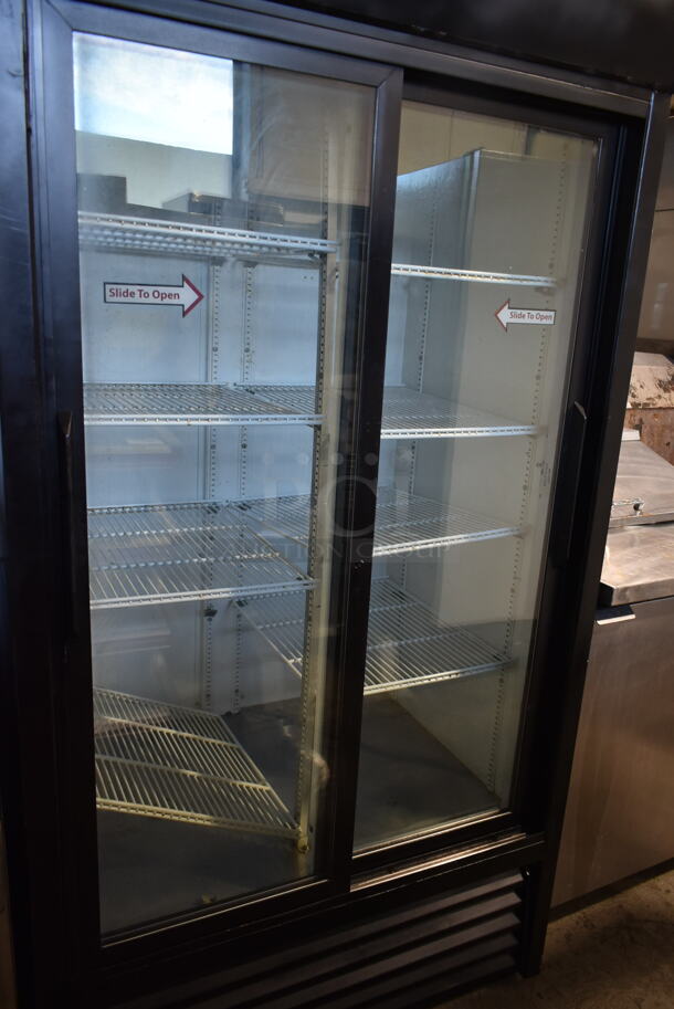 True GDM-33 Metal Commercial 2 Door Reach In Cooler Merchandiser w/ Poly Coated Racks. 115 Volts, 1 Phase. Tested and Working! - Image 3 of 8