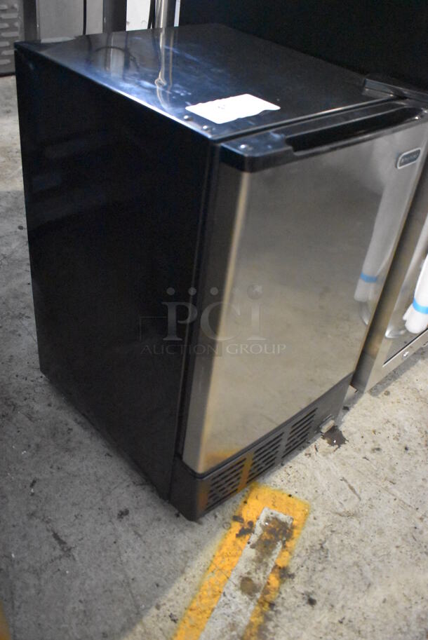 BRAND NEW SCRATCH AND DENT! 2020 Whynter UIM-155a Stainless Steel Commercial Self Contained Ice Machine. 115 Volts, 1 Phase. Tested and Working! - Image 2 of 6