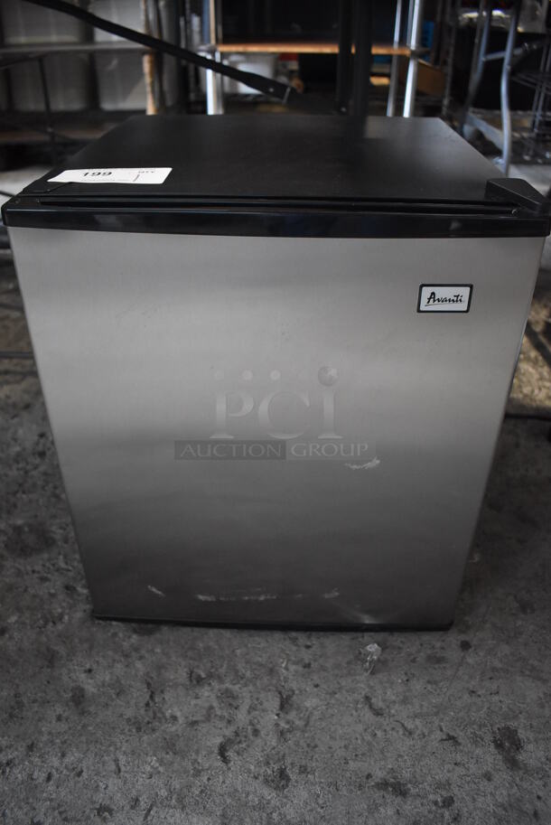 Avanti SHP1712SCD-IS Mini Cooler. 115 Volts, 1 Phase. 17x19x20. Tested and Working! - Image 1 of 7