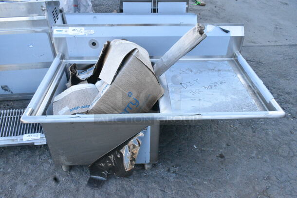BRAND NEW SCRATCH AND DENT! Regency 600S1242424R 50 1/2" 16 Gauge Stainless Steel One Compartment Commercial Sink with Galvanized Steel Legs and 1 Drainboard - 24" x 24" x 14" Bowl. No Legs. - Image 2 of 8