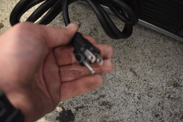 BRAND NEW SCRATCH AND DENT! 2020 Whynter UIM-155a Stainless Steel Commercial Self Contained Ice Machine. 115 Volts, 1 Phase. Tested and Working! - Image 6 of 6