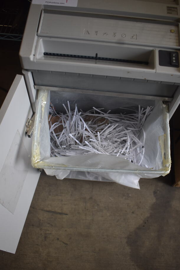 Ideal 2401 Shredder on Wheels 115 Volt 1 Phase. Tested and Working!  - Image 4 of 7