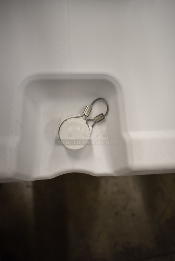 LIKE NEW! Igloo 50548 Marine Ultra 70 Qt. White Cooler with Comfort Grip Handles - Image 9 of 10