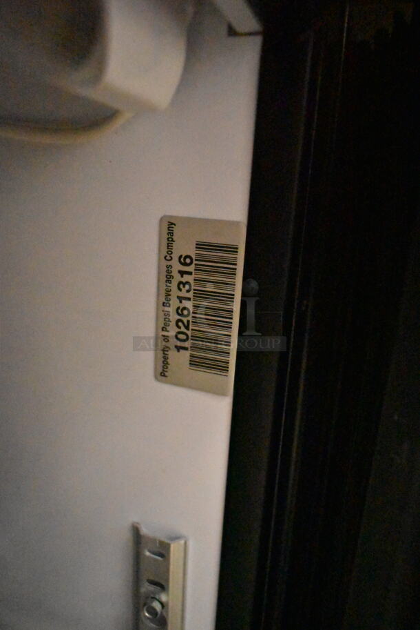 QBD DC6LP Metal Commercial Mini Cooler Merchandiser w/ Poly Coated Racks. 120 Volts, 1 Phase. Tested and Working! - Image 5 of 5