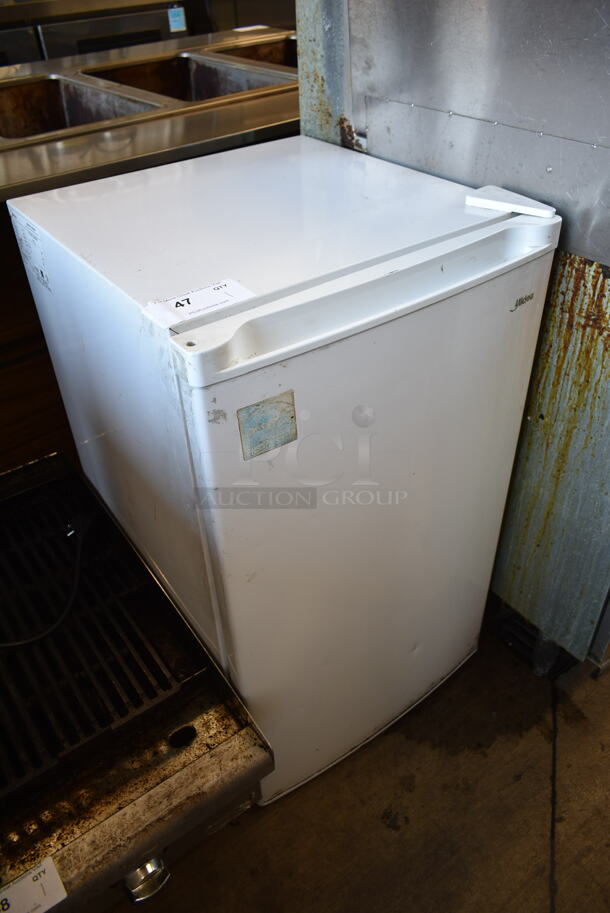 Midea WHS-109FB1 Metal Mini Freezer. 115 Volts, 1 Phase. Tested and Working! - Image 2 of 4