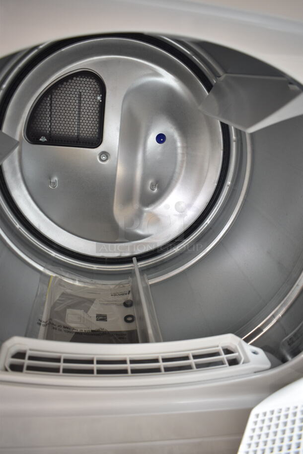 BRAND NEW SCRATCH AND DENT! Speed Queen DR5004WG 7 cu. ft. 27" Front Load Gas Powered Dryer with Rear Control and Steam - Free Use - Image 5 of 6