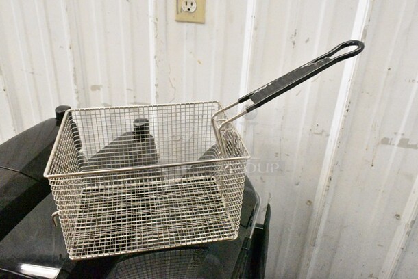 BRAND NEW SCRATCH AND DENT! 2023 Avantco 177F202 Stainless Steel Commercial Countertop Electric Powered 2 Bay Fryer w/ Lids and Metal Fry Baskets. 208-240 Volts, 1 Phase. - Image 6 of 8