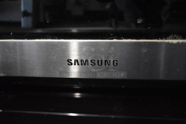 Samsung Stainless Steel Natural Gas Powered 4 Burner Range w/ Oven. - Image 6 of 10