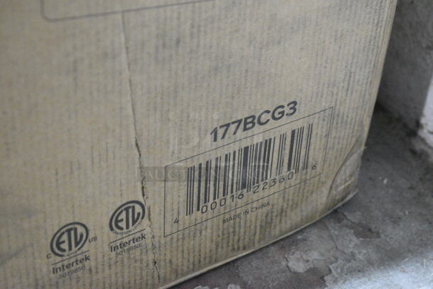BRAND NEW SCRATCH AND DENT! Avantco 177BCG3 Metal Countertop 3 lb. Bulk Coffee Grinder. 120 Volts, 1 Phase. Tested and Working! - Image 4 of 4