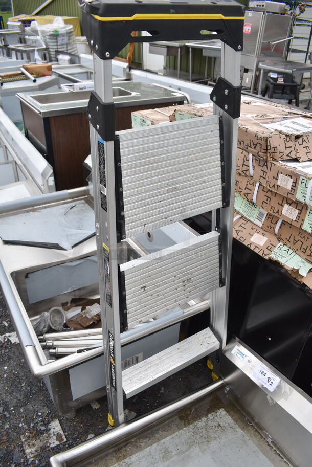 BRAND NEW SCRATCH AND DENT! Gorilla Ladders GLA-4XT-3 4.5' Aluminum Ladder - Image 3 of 5