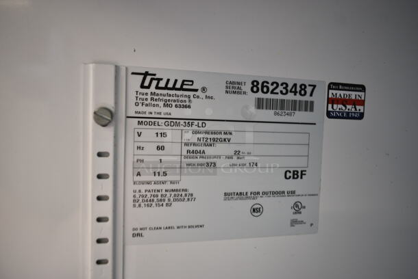 2015 True GDM-35F-LD Metal Commercial 2 Door Reach In Freezer Merchandiser w/ Poly Coated Racks. 115 Volts, 1 Phase. Tested and Powers On But Does Not Get Cold - Image 5 of 5