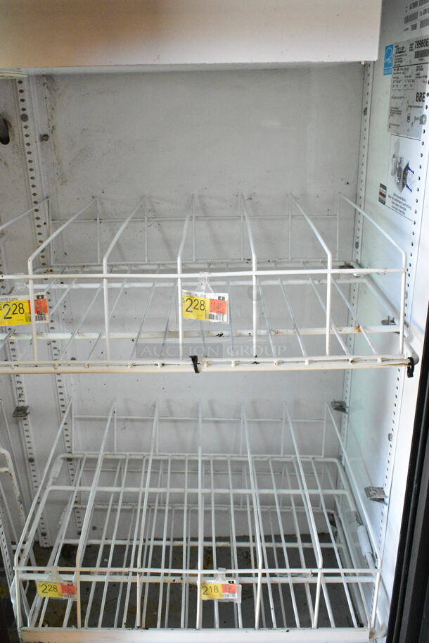 True GDM-41SL-54-LD ENERGY STAR Metal Commercial 2 Door Reach In Cooler Merchandiser w/ Poly Coated Racks. 115 Volts, 1 Phase. Tested and Working! - Image 3 of 4